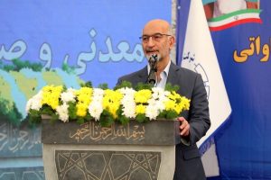 رئیس هیات عامل ایمیدرو در آیین آغاز عملیات اجرایی نیروگاه خورشیدی در استان یزد